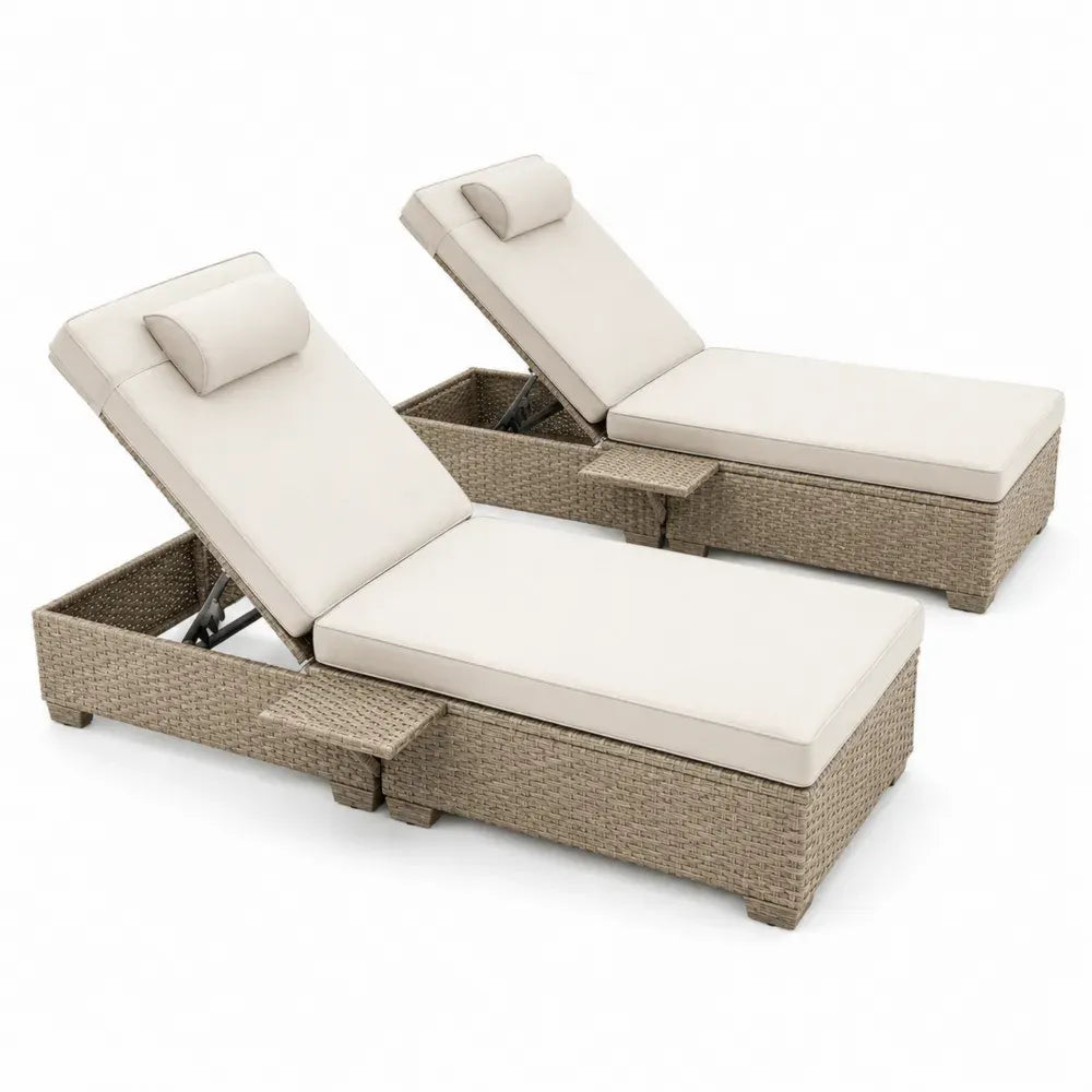 Sonnenliegen 2er Set verstellbar mit Auflagen und seitlicher Ablage je 198 x 65 x 90 cm aus PE Rattan pulverbeschichtetem Stahl und Polyester Naturbeige Cremeweiß
