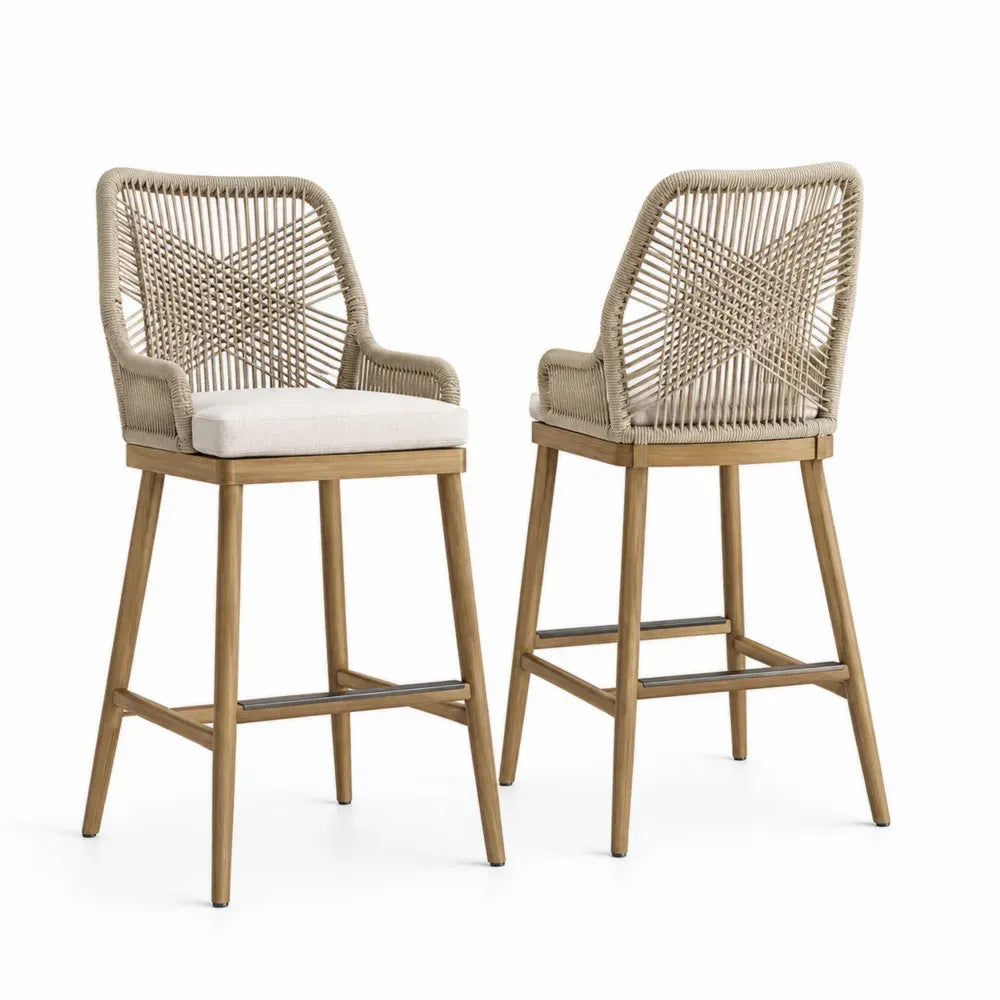 Gartenbarhocker 2er Set mit Armlehnen und rechteckigem Sitzkissen 56 x 58 x 108 cm Akazienholz PE Rattan Beige Cremeweiß Naturbraun